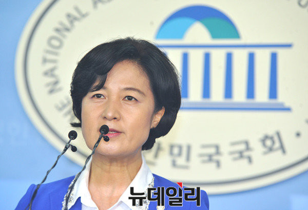추미애 더불어민주당 의원이 28일 서울 여의도 국회 정론관에서 당대표 후보 등록 기자회견을 하고 있다.ⓒ뉴데일리 이종현 기자