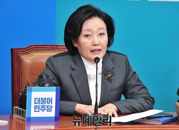 ▲ 더불어민주당 박영선 의원이 이종걸 의원의 당대표 출마를 놓고 "비대위원의 출마는 도덕적으로 문제가 있다"고 비판했다. ⓒ뉴데일리 이종현 기자.