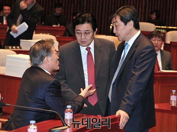 ▲ 더불어민주당 문재인 전 대표(왼쪽)와 이종걸 의원(오른쪽).ⓒ이종현 기자
