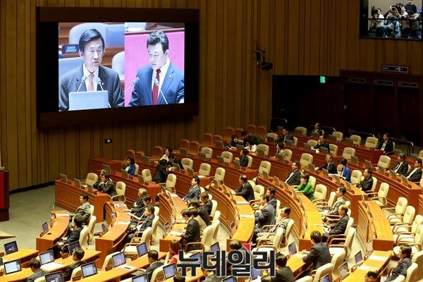 ▲ 국회에서 사드에 대한 대정부 질문을 하는 모습. ⓒ뉴데일리 이종현 기자
