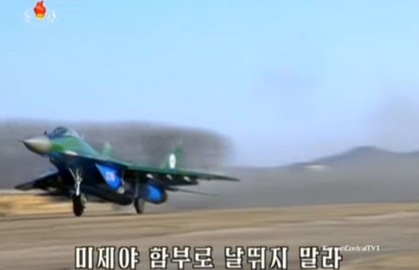 ▲ 美국무부는 미국이 한반도를 전시체제로 만들었다는 한성렬 북한 외무성 미국 국장의 발언과 관련해 "안정을 흔들지 말라"며 기존 美정부의 입장을 재차 강조했다. 사진은 북한 음악인 '미제가 덤벼들면 죽음을 주라'의 선전 영상 일부.ⓒ北선전매체 중계영상 캡쳐