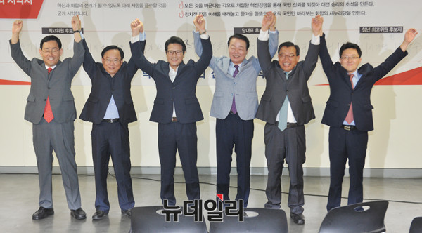 ▲ 주호영, 이주영, 한선교, 이정현, 김용태 전당대회 당대표 후보가 기념 사진을 촬영하고 있다. ⓒ 뉴데일리 이종현