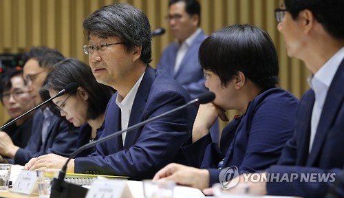 ▲ 지난 28일 오후 서울시청 대회의실에서 열린 구의역사고 진상규명위원회 진상조사 결과 시민보고회에서 김지형 진상규명위원장이 시민의 질문에 답변하고 있다. 2016.7.28. ⓒ연합뉴스