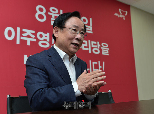 ▲ 새누리당 이주영 의원(사진)은 29일 저녁 종합편성채널 〈채널A〉에서 생방송한 당대표 후보자 토론회에서 정병국·주호영 의원의 공세에 맞서 친박계를 적극 엄호하고 두둔했다. ⓒ뉴데일리 정상윤 기자