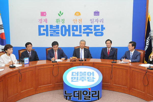 ▲ 더불어민주당 당권 경쟁이 추미애·이종걸·김상곤·송영길(기호순) 4파전으로 전개되면서 당권주자들이 '컷오프'를 피하기 위한 바쁜 발걸음을 보이고 있다. ⓒ뉴데일리 이종현 기자