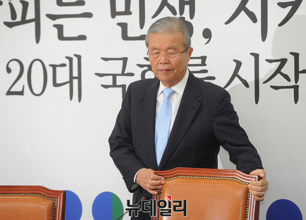 ▲ 더불어민주당 차기 지도부를 뽑는 8·27 전당대회가 '이래문(이래도 저래도 문재인)'으로 기우는 가운데 내달 1일부터 닷새동안 여름휴가에 들어가는 김종인 비상대책위 대표의 행보가 주목받고 있다. ⓒ뉴데일리 이종현 기자