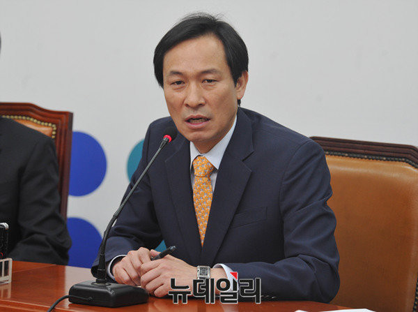 ▲ 더불어민주당 우상호 원내대표가 31일 기자간담회를 열고 