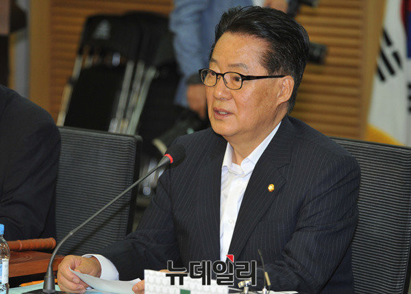 ▲ 국민의당 박지원 비상대책위원장이 1일  