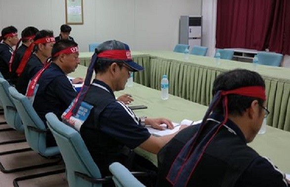 ▲ 노사협의회장 모습. 사측의 불참으로 오른쪽은 썰렁하다.ⓒ아산시