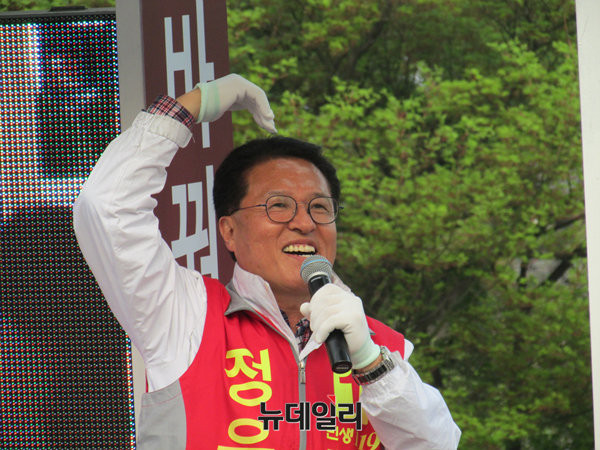 ▲ 새누리당 전당대회의 호남권 합동연설회가 32년 만에 전라북도 전주에서 열린다. 사진은 지난 4·13 총선에서 당선된 뒤 새누리당 전북도당위원장을 맡고 있는 정운천 의원이 지난 총선 선거운동기간 중에 유세를 하고 있는 모습. ⓒ뉴데일리 정도원 기자