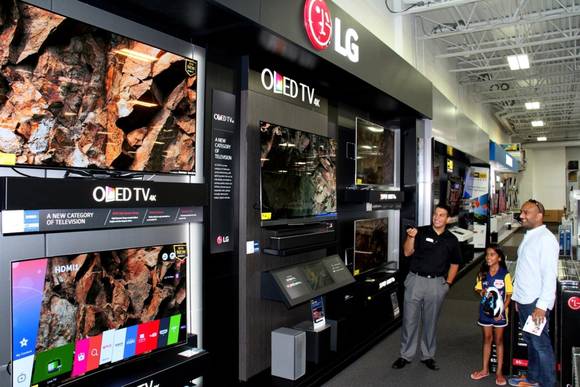 ▲ LG전자가 미국 최대 가전 유통업체 베스트바이에 올레드 TV 체험존을 설치했다고 2일 밝혔다. ⓒLG전자
