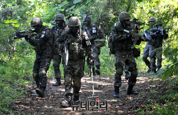 ▲ 3일 육군 1사단 수색대대 수색 7팀의 훈련 공개현장 모습, ⓒ뉴데일리 이종현 사진기자