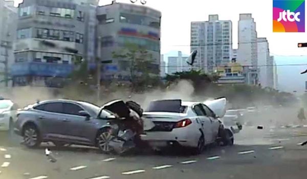 소위 '해운대 교통사고'로 알려진 사고의 블랙박스 촬영 장면. 사고를 낸 푸조 승용차 운전자 김 모 씨는 간질(뇌전증) 환자로 밝혀졌다. ⓒJTBC 관련보도 화면 캡쳐