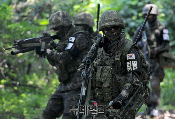 ▲ 1사단 수색대대 장병들이 훈련장에서 DMZ 상황 조치 훈련을 하고 있다.ⓒ 뉴데일리 이종현