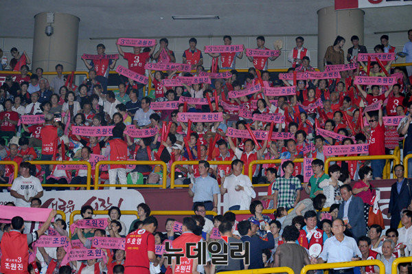 ▲ 새누리당 8·9 전당대회에 최고위원 후보자로 출마한 조원진 의원의 지지자들의 모습. ⓒ뉴데일리 이종현 기자