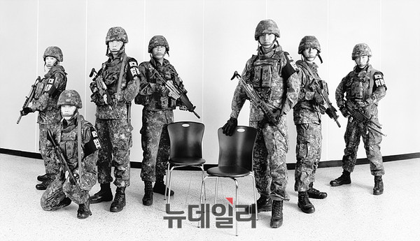 ▲ 북한의 목함지뢰 도발 직후, 육군 보병1사단 2015년 8월 27일 촬영된 사진 ⓒ라미스튜디오 현효제 사진작가