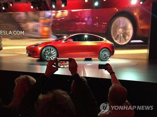▲ 테슬라의 보급형 전기자동차 '모델3'.ⓒ연합뉴스