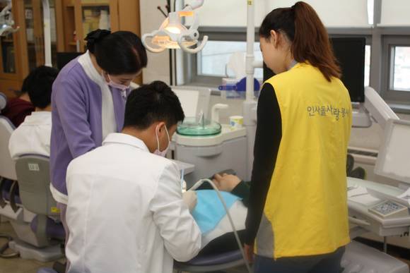 ▲ 동국제약 '인사돌 사랑봉사단'이 사회공헌활동을 나섰다.ⓒ동국제약