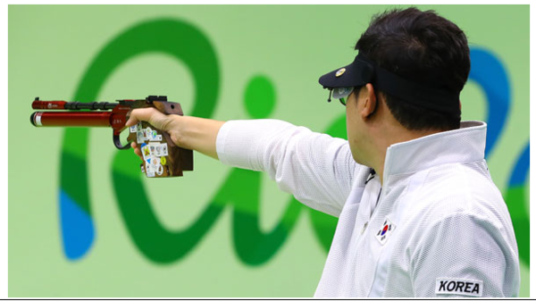 ▲ 사격 황제 진종오(37·KT)가 7일 2016 리우올림픽 10m 공기권총 결선에서 5위에 그치며 메달권 달성에 실패했다. ⓒKBS 홈페이지 캡처