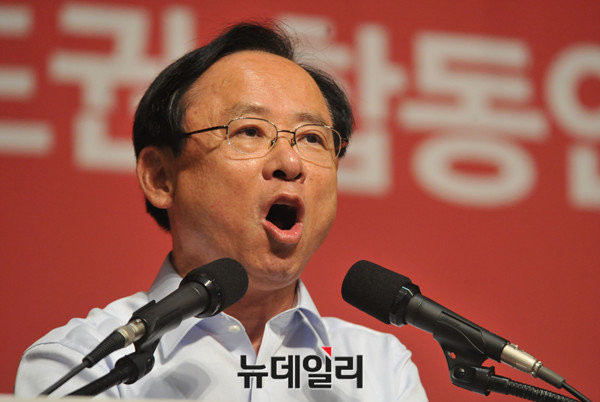 ▲ 새누리당 이주영 의원이 7일 당사에서 기자회견을 열고, 오더정치를 강도높게 비판했다. 그는 비박은 물론 친박에서도 오더정치가 횡행하고 있다고 목소리를 높였다. ⓒ뉴데일리 이종현 기자