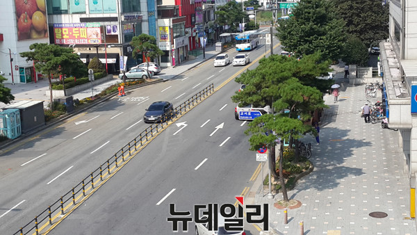 ▲ 8일 충북 청주시의 주요 도로는 폭염과 휴가철을 맞아 한산한 교통량을 보이고 있다.ⓒ김종혁 기자