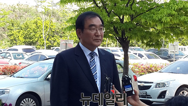 ▲ 법원으로 들어서고 있는 이승훈 충북 청주시장.ⓒ김종혁 기자