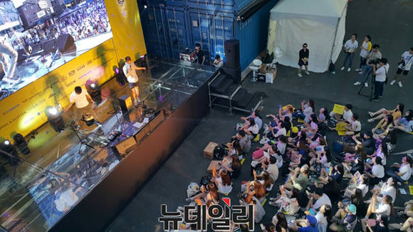 ▲ 관객들이 공연을 관람하고 있는 모습.ⓒ뉴데일리