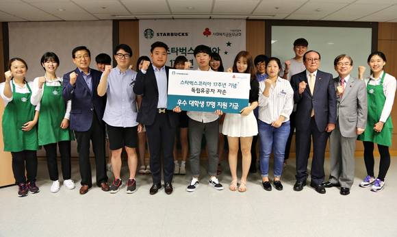 ▲ 이석구 스타벅스커피 코리아 대표(왼쪽 세번째), ⓒ스타벅스커피 코리아