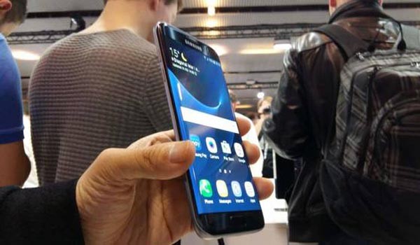 ▲ 삼성전자의 '갤럭시7S' 스마트폰. 삼성전자는 이번 리우 올림픽 출전 선수들에게 이 스마트폰을 나눠줬지만, 북한 선수들은 '지도자들' 때문에 지급받지 못했다고 한다. ⓒ뉴데일리 DB