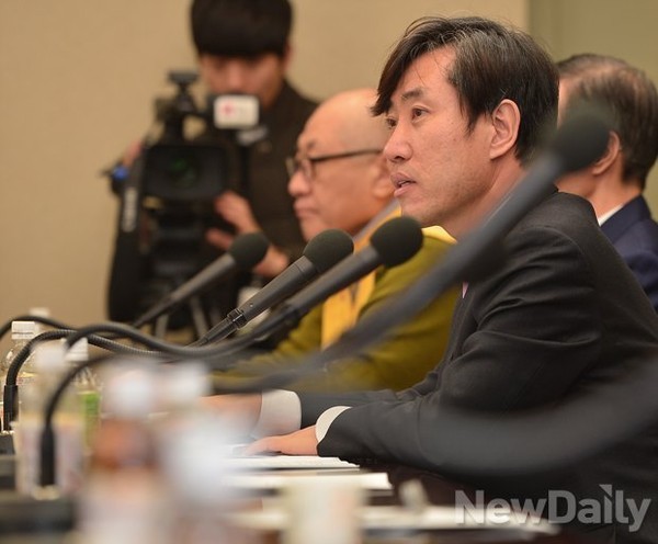 새누리당 하태경 의원. 사진은 하태경 의원이 지난 2014년 11월, 북한인권법 통과를 격려하고 있는 모습이다. ⓒ뉴데일리 정상윤 기자