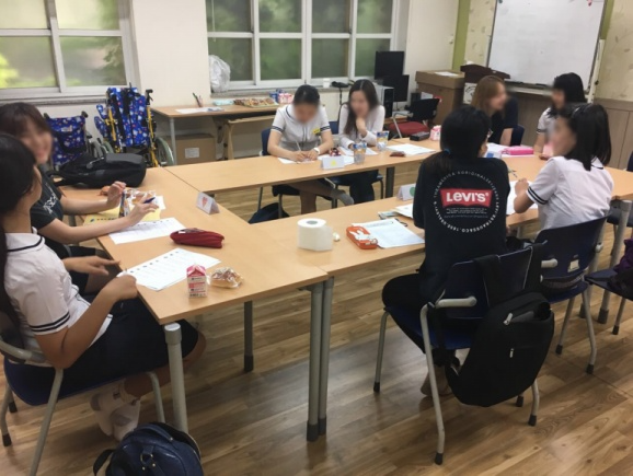 ▲ 중부교육지청 특수교육지원센터에서 운영하는 프로그램에 참가 중인 학생들 ⓒ 중부교육지청 홈페이지