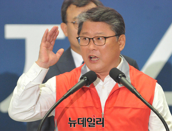 ▲ 친박(親朴)계 핵심으로 불리는 조원진(3선·대구 달서丙) 의원이 새누리당 8·9 전당대회에서 9일 신임 최고위원으로 선출됐다. ⓒ뉴데일리 이종현 기자