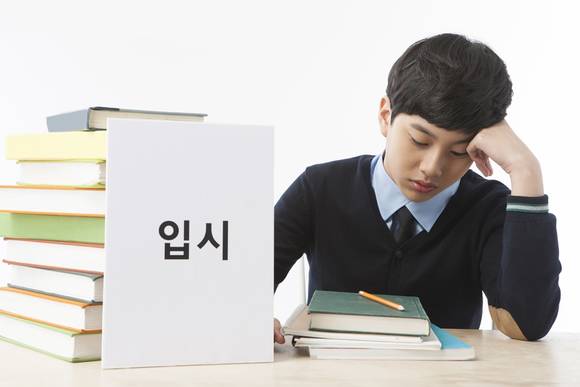 ▲ 수험생의 치아 통증은 수능 당일 집중력에 크게 영향을 미칠 수 있으므로 조기 검진을 통해 예방해야 한다.ⓒ유디치과