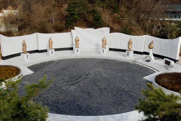 ▲ 3·1운동 당시 민족대표로 활발한 활동을 펼친 손병희·권동진·권병덕·신홍식·신석구 선생의 동상이 있는 충북 청주시 삼일공원 전경.ⓒ청주시