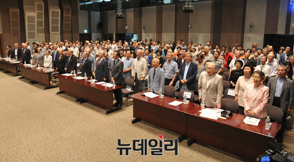 ▲ 우남 이승만 애국상 개인상 수상하는 조영환 올인코리아 대표(가운데) ⓒ 뉴데일리 이종현 기자