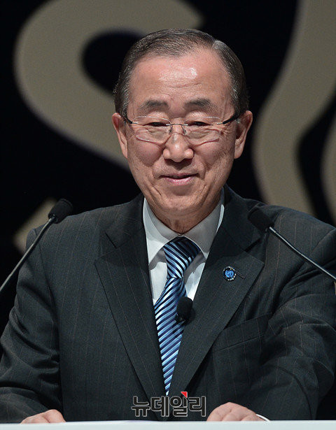 ▲ 슈퍼스타K 방식을 새누리당 대선 후보 경선 과정에서 도입하겠다고 공언한 이정현 의원이 대표로 선출됨에 따라, 반기문 유엔사무총장의 대권 행보에 어떠한 영향이 미칠지 관심이 쏠린다. 사진은 지난 6월말 프랑스에서 열린 칸 라이언즈 국제광고제에서 연설하고 있는 반기문 총장의 모습. ⓒ칸(프랑스)=뉴데일리 정상윤 기자