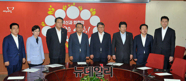 ▲ 친박 일색으로 구성됐다는 새 지도부가 당면한 최대 과제는 화합과 혁신이다. 이 중 화합은 오롯이 승자의 입장에 서게 된 친박계가 아량과 배포를 보여줌으로써 이루는 수밖에 없다는 지적이다. ⓒ뉴데일리 이종현 기자