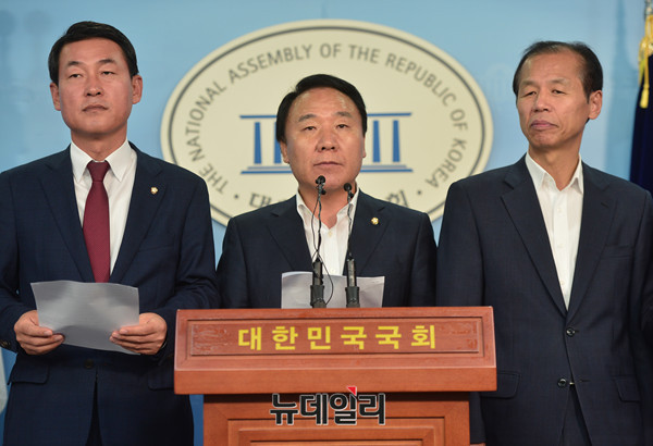 ▲ 성명발표하는 염동열 의원 ⓒ 뉴데일리 정상윤