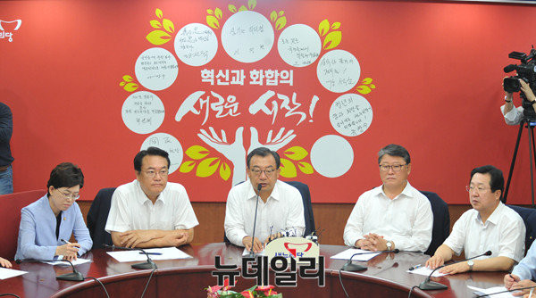 ▲ 이정현 대표 체제 하에서 새누리당 최고위원회의 모습. ⓒ뉴데일리 이종현 기자