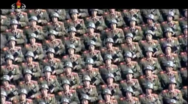 병력부족 사태를 겪는 북한이 최근 제도까지 개정해가며 입대 면제자까지 징집시키고 있는 것으로 알려졌다. 사진은 북한 인민군 자료사진.ⓒ北선전매체 영상 캡쳐