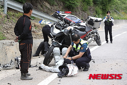 ▲ 13일 오전 오토바이를 운전하던 10대 청소년 1명이 숨지고 1명이 다치는 사고가 발생했다. (자료사진) ⓒ 뉴시스