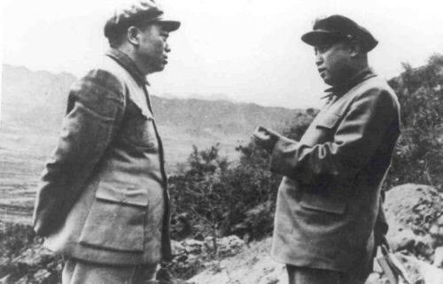 ▲ 6.25 전쟁을 일으킨 북한 김일성과 중국 평더화이가 대화하는 모습. ⓒ조선일보 DB