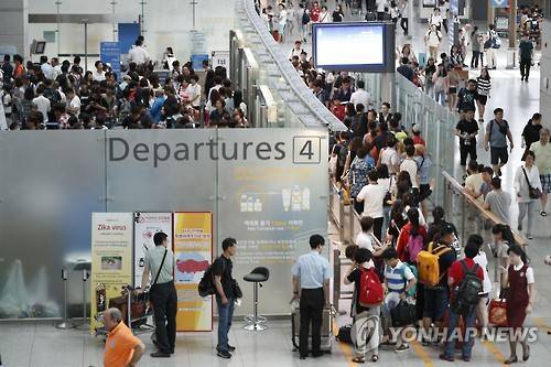 ▲ 여행객으로 붐비는 인천공항ⓒ연합뉴스