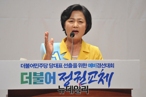 ▲ 더불어민주당 추미애 의원은 18일 PBC라디오 인터뷰에 출연해 '노동자' 논란에 대해 "역시 빨리 과거 지도체제를 끝냈어야 했다"며 김종인 대표를 공격했다. ⓒ뉴데일리 이종현 기자