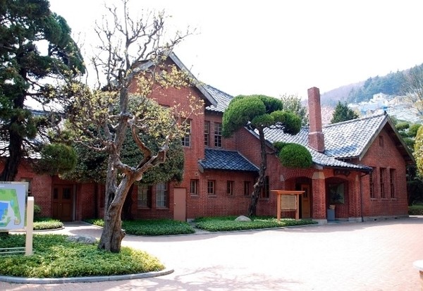 ▲ 6.25전쟁중 임시 경무대였던 경남 도지사 관사. 지금은 임시수도 기념관(자료사진)