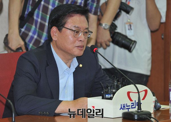 ▲ 새누리당 정우택 의원이 지난 17일 서울 여의도 당사에서 열린 최고위원·중진의원 연석간담회에서 모두발언을 하고 있다. ⓒ뉴데일리 이종현 기자