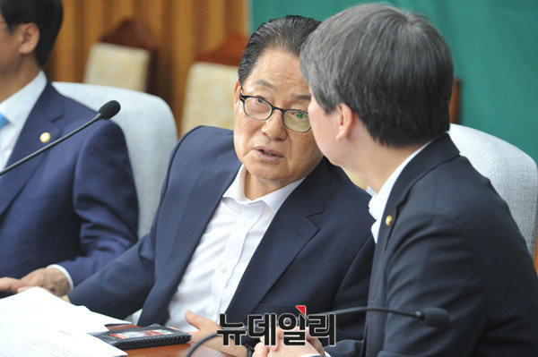 ▲ 국민의당 박지원 비상대책위원장과 안철수 전 공동대표. ⓒ뉴데일리 이종현 기자