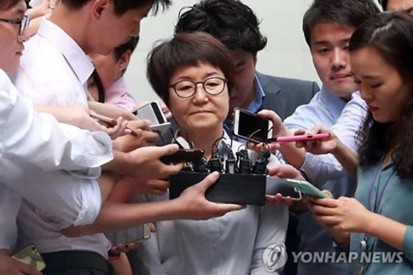 ▲ 지난 8월 22일, 조사를 받기 위해 검찰청으로 들어서는 박수환 뉴스컴 대표. ⓒ연합뉴스. 무단전재 및 재배포 금지.