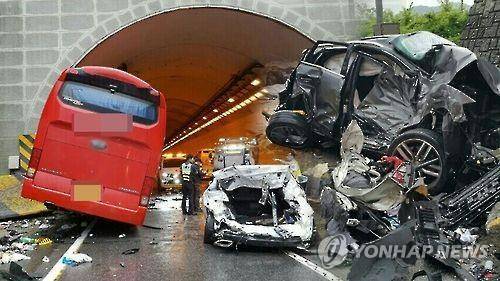 ▲ 전세버스 터널사고.ⓒ연합뉴스