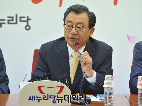 ▲ 새누리당 이정현 의원이 24일 오후 중소기업인 간담회에서 "중소기업인들의 말을 경청하라"며 정부 고위직 관계자들을 다그쳤다. ⓒ뉴데일리 이종현 기자